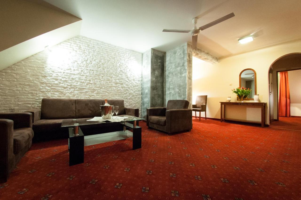 Secession Hotel Leczna Εξωτερικό φωτογραφία
