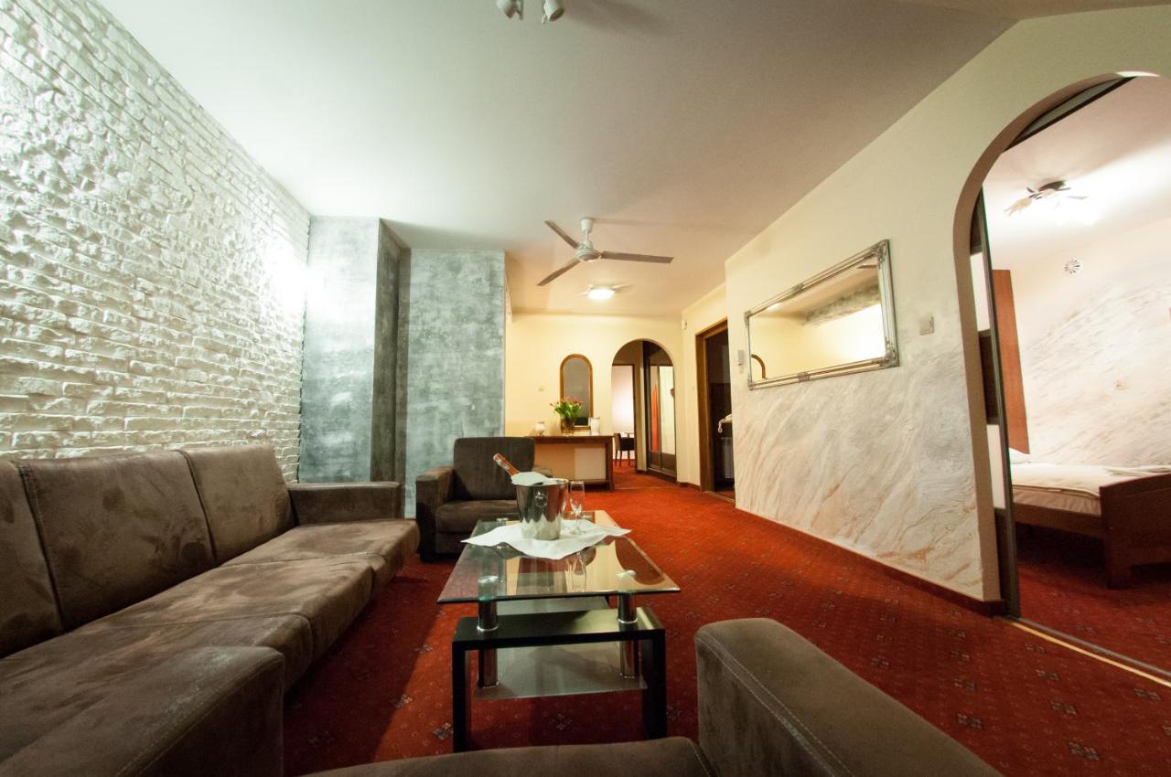 Secession Hotel Leczna Εξωτερικό φωτογραφία